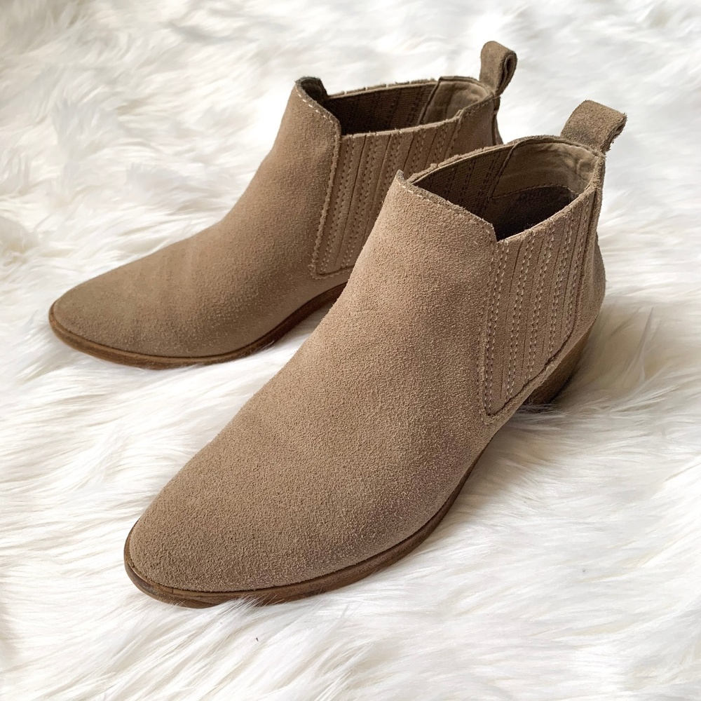 Dolce Vita Kadie Booties in Natural Suede